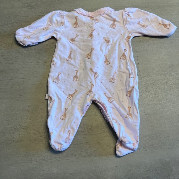 Kissy Kissy Footie Sleeper – Pink Sophie Giraffes – Size 0–3M - Picture 3 of 4